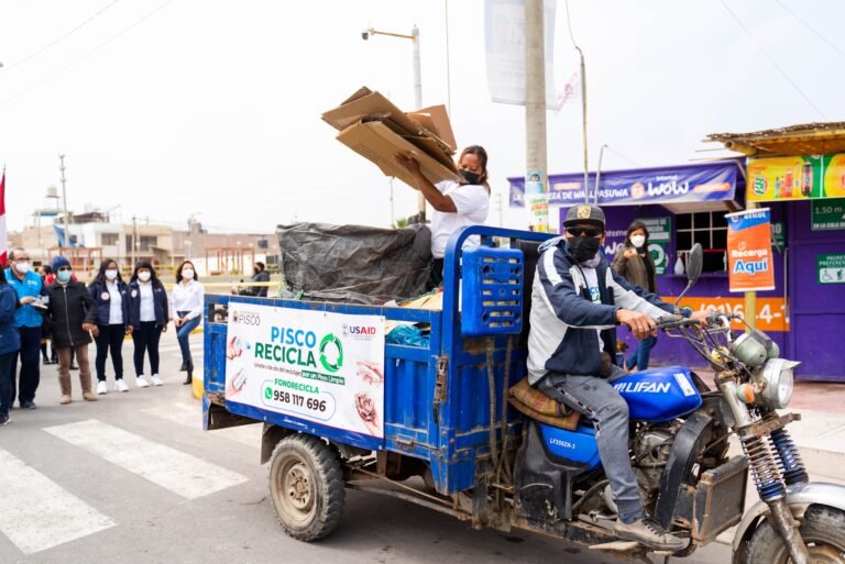 Recycler associations collect segregated waste in Pisco, Peru